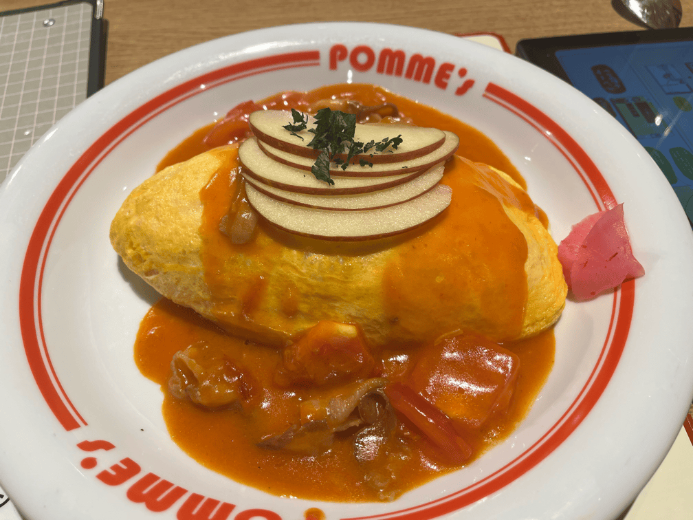 渋谷スペイン坂のポムの樹で食べた豚肉とリンゴのホタテトマトクリームオムライス